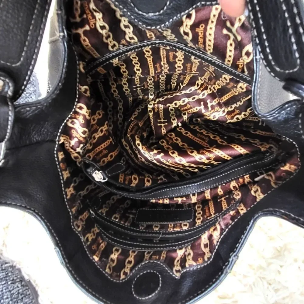 Tiganella leather purse